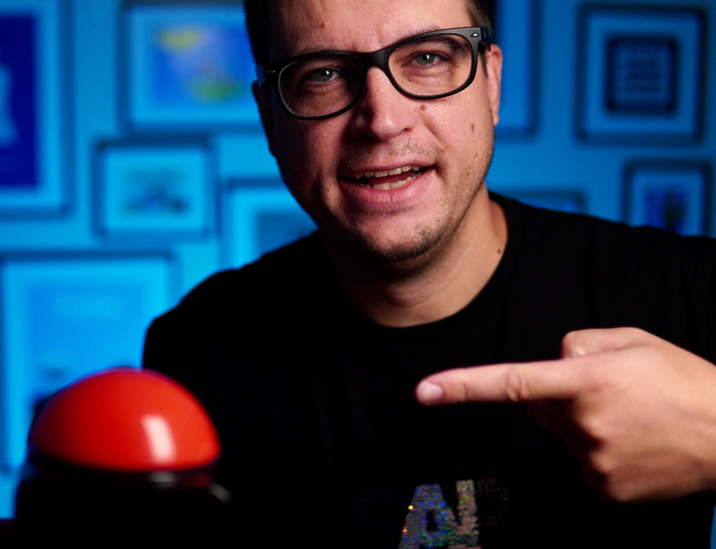 Andreas Welsch invites leaders and hands-on practitioners to join his bi-weekly live stream on LinkedIn and YouTube to share how they have implemented Artificial Intelligence and Generative AI projects in business with success.